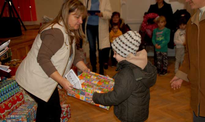Cipődobozos akcio a baptista szeretetszolgálat részéről 2015. december 27. képek